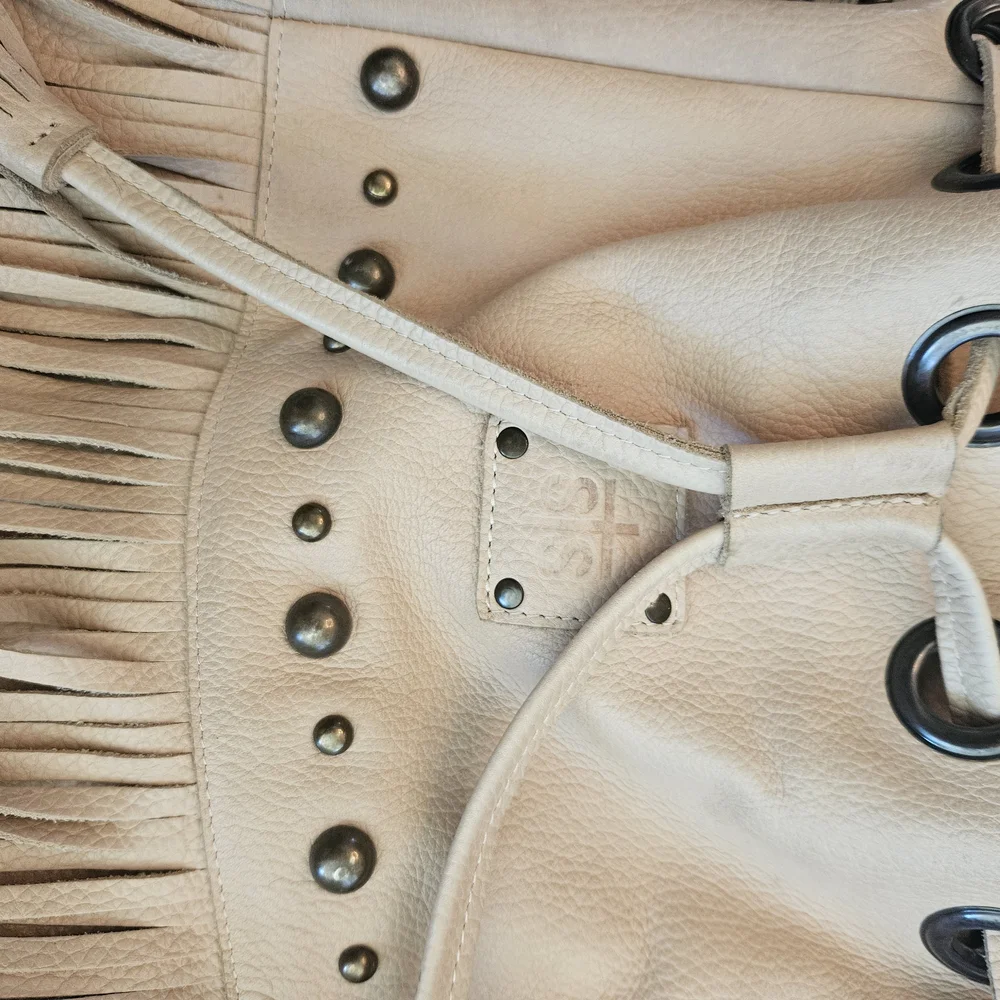 STS RANCHWEAR conceal Carry Elegant Cream Crossbody Bag with Fringe - Picture 4 of 17
